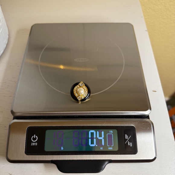 Vintage Swarovski Swan Signed Crystal, Faux Pearl, Black Enamel Clip Earrings - Picture 10 of 10